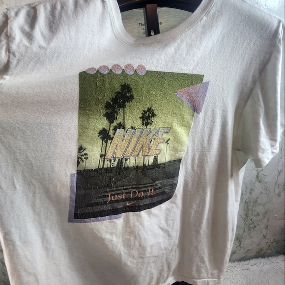 The Nike Tee - Picture 6 of 10